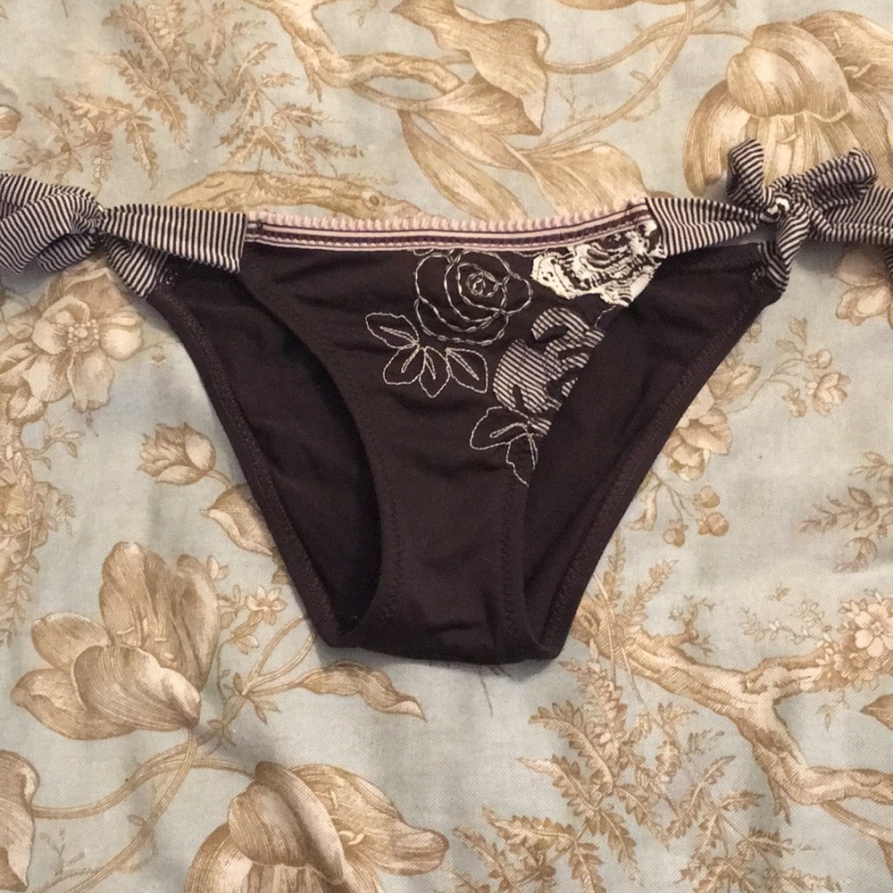 Brown bikini bottoms